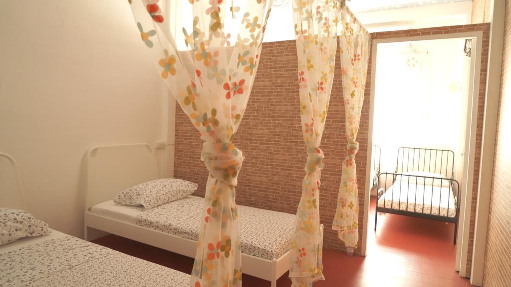 Tiger Lily Hostel Bangkok Værelse billede